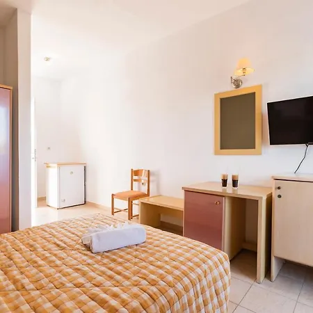 Summer View Hotel 2*